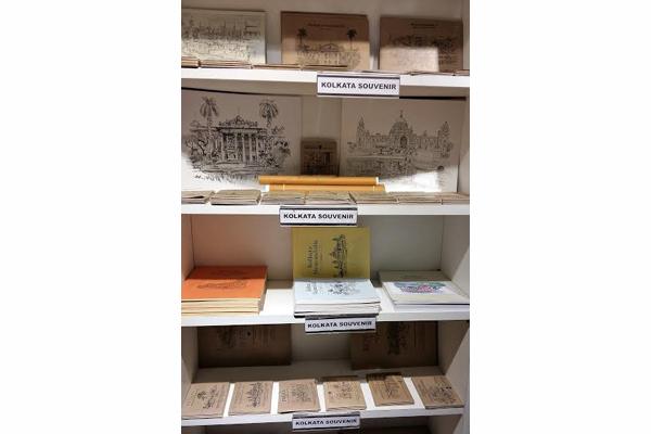 Looking for souvenirs on Kolkata? Go to STORY Looking for souvenirs on Kolkata? Go to STORY