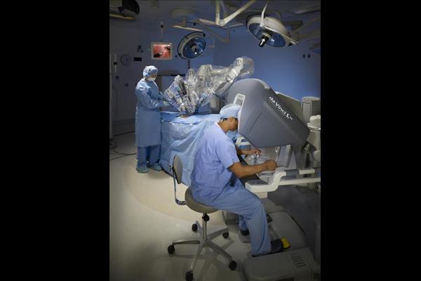 Robotic surgery can help cut post surgical trauma: Surgeons Robotic surgery can help cut post surgical trauma: Surgeons