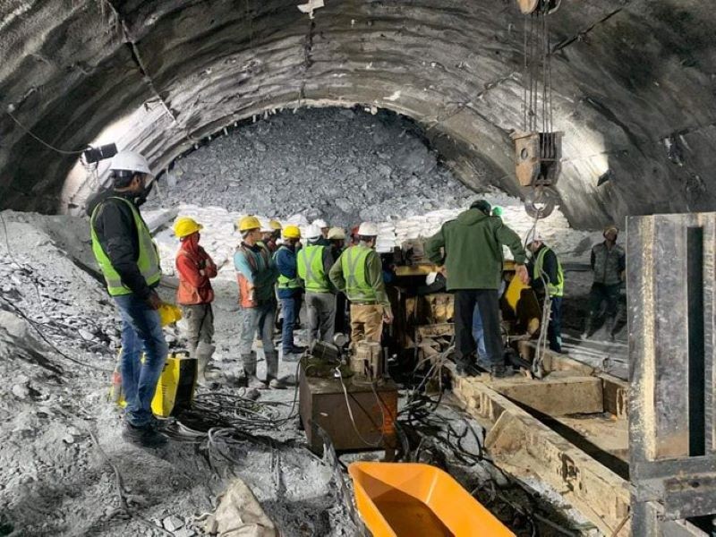 Uttarakhand tunnel collapse: Workers to squeeze through pipes less than 3-foot wide, escape plan reveals Uttarakhand tunnel collapse: Workers to squeeze through pipes less than 3-foot wide, escape plan reveals
