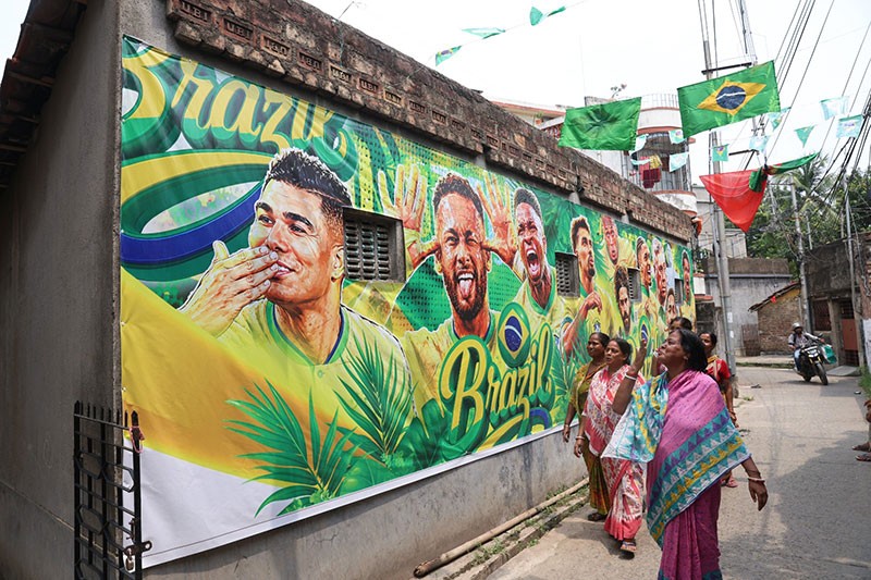 Football Fever Paints Kolkata Walls Ahead of World Cup Football Fever Paints Kolkata Walls Ahead of World Cup