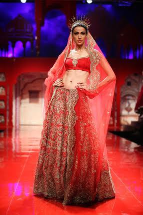 Kangana walks for Suneet Varma at IBFW