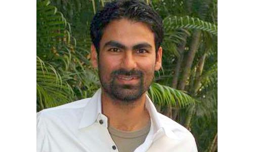 Mohammad Kaif casts his vote in Allahabad Mohammad Kaif casts his vote in Allahabad