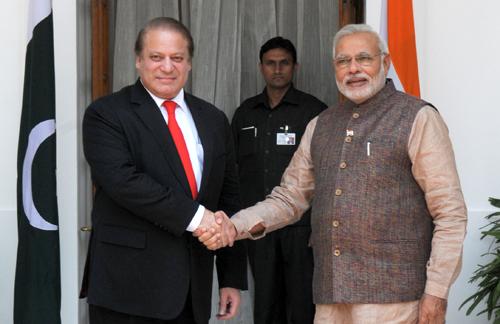 Modi meets Sharif; talks tough on terrorism, 26/11 Modi meets Sharif; talks tough on terrorism, 26/11
