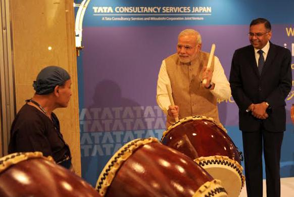 Japan: PM Modi plays drums Japan: PM Modi plays drums