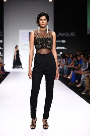 Sonaakshi Raaj showcases collection at LFW