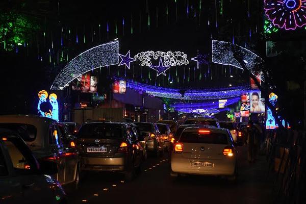 When year-end joy crashes against Yule in Kolkata When year-end joy crashes against Yule in Kolkata