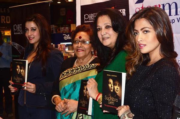 Kolkata: Moon Moon Sen unveils Shoma A. Chatterji's book Kolkata: Moon Moon Sen unveils Shoma A. Chatterji's book