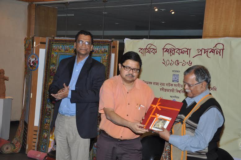 7-day art show of Rabindra Bharati University wing underway in Kolkata 7-day art show of Rabindra Bharati University wing underway in Kolkata