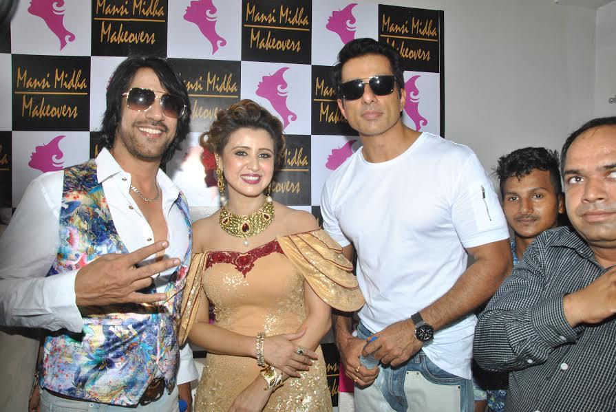 Mansi Midha launches her new Salon and Academy in Delhi Mansi Midha launches her new Salon and Academy in Delhi