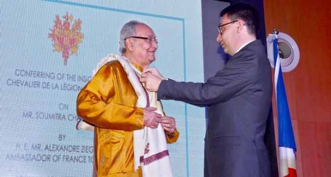Soumitra Chatterjee receives Legion of Honours from France, says 'overwhelmed' Soumitra Chatterjee receives Legion of Honours from France, says 'overwhelmed'