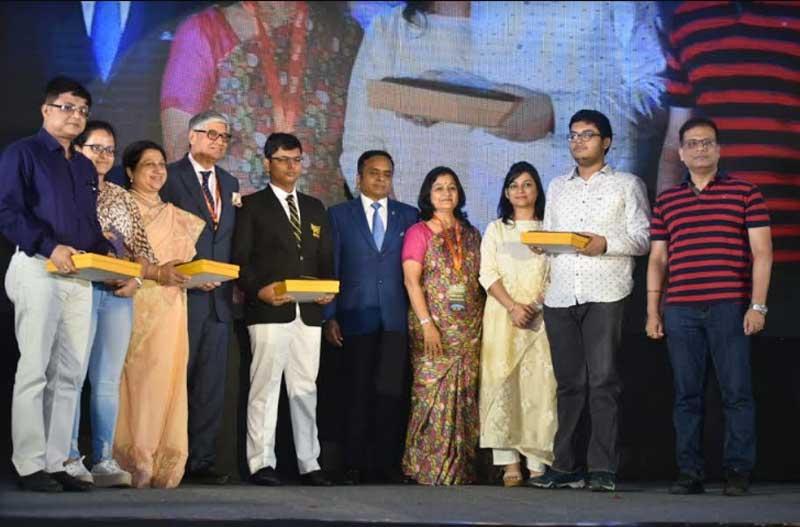 Kolkata: Rotary International District 3291 and Rotary Club of Belur felicitates Board toppers Kolkata: Rotary International District 3291 and Rotary Club of Belur felicitates Board toppers