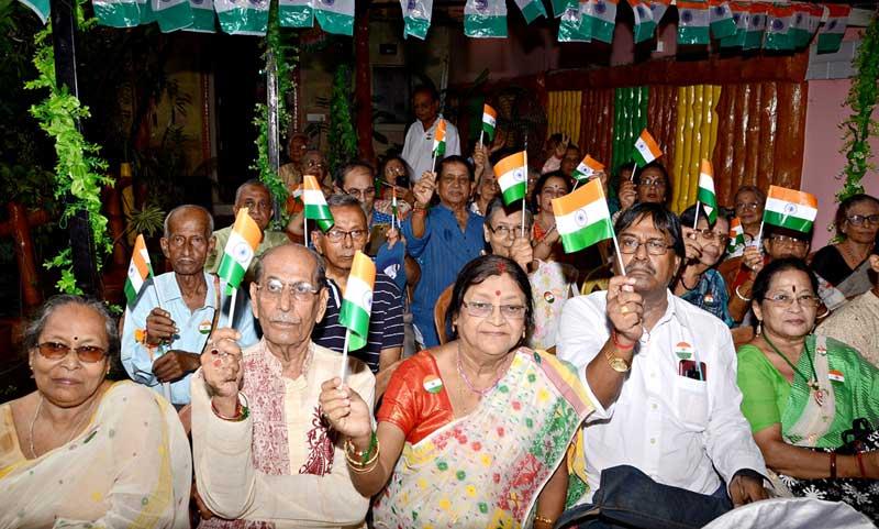 Senior citizens of Pronam hoist Tricolour, tie rakhis Senior citizens of Pronam hoist Tricolour, tie rakhis