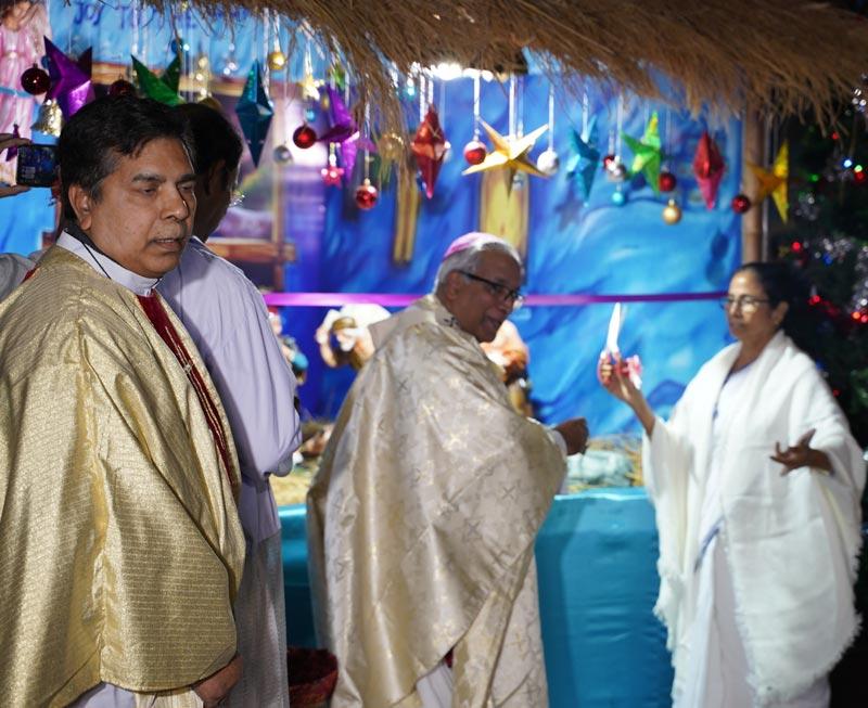 Mamata unveils crib set at the Portuguese Cathedral in Kolkata on Christmas Mamata unveils crib set at the Portuguese Cathedral in Kolkata on Christmas