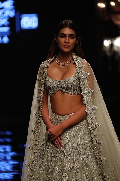 Kriti Sanon walks for designer duo Shantnu-Nikhil at Lakme Fashion Week 2022