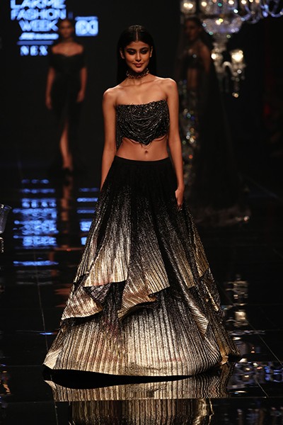 Kriti Sanon walks for designer duo Shantnu-Nikhil at Lakme Fashion Week 2022