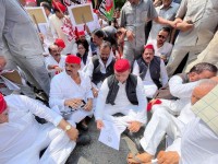 UP: Akhilesh-led Samajwadi Party's march to Vidhan Sabha stopped midway