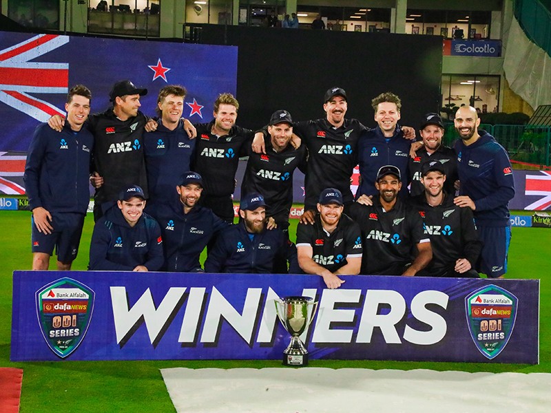 Hurricane Phillips powers New Zealand to 2-1 ODI series win over Pakistan Hurricane Phillips powers New Zealand to 2-1 ODI series win over Pakistan