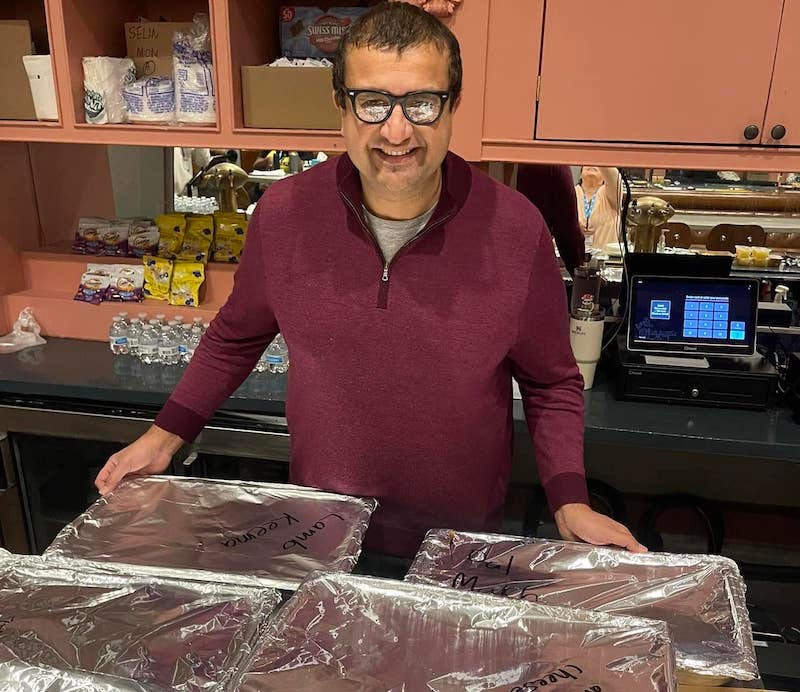 Bar Goa, Rooh Chicago owner Manish Mallick honored with Pride of India Award Bar Goa, Rooh Chicago owner Manish Mallick honored with Pride of India Award