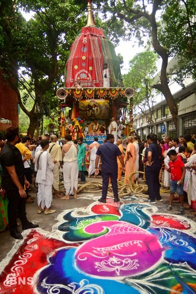 Bengal CM Mamata Banerjee joins ISKCON Ratha Yatra in Kolkata