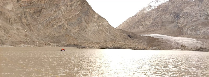 Himalayan glacier thinning: Clear and present danger of outburst floods Himalayan glacier thinning: Clear and present danger of outburst floods