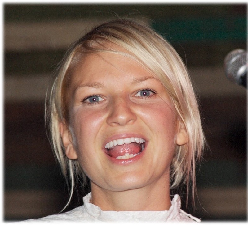 Sia shares she was severely depressed after her divorce from Erik Anders Lang Sia shares she was severely depressed after her divorce from Erik Anders Lang