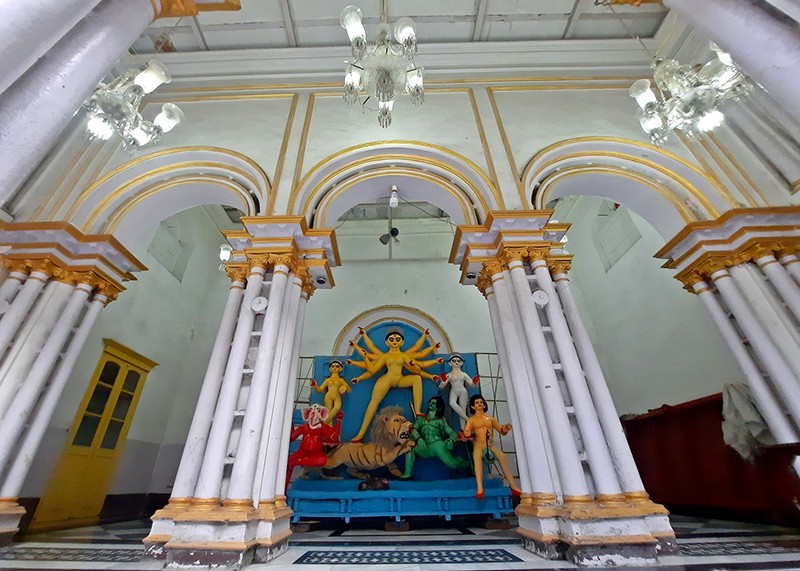 A walkthrough of Kolkata's bonedi barir pujo preparations