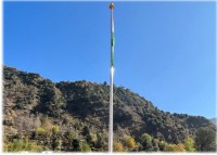 Jammu and Kashmir: Indian Army's Chinar Corps members install 104 feet long national flag along LoC in Kupwara