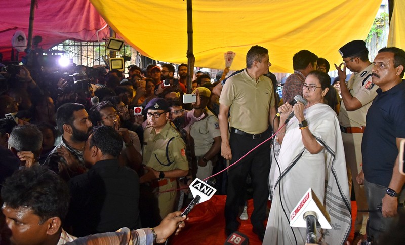 RG Kar: Mamata Banerjee invites junior doctors again for talks sans live-streaming or video recording RG Kar: Mamata Banerjee invites junior doctors again for talks sans live-streaming or video recording