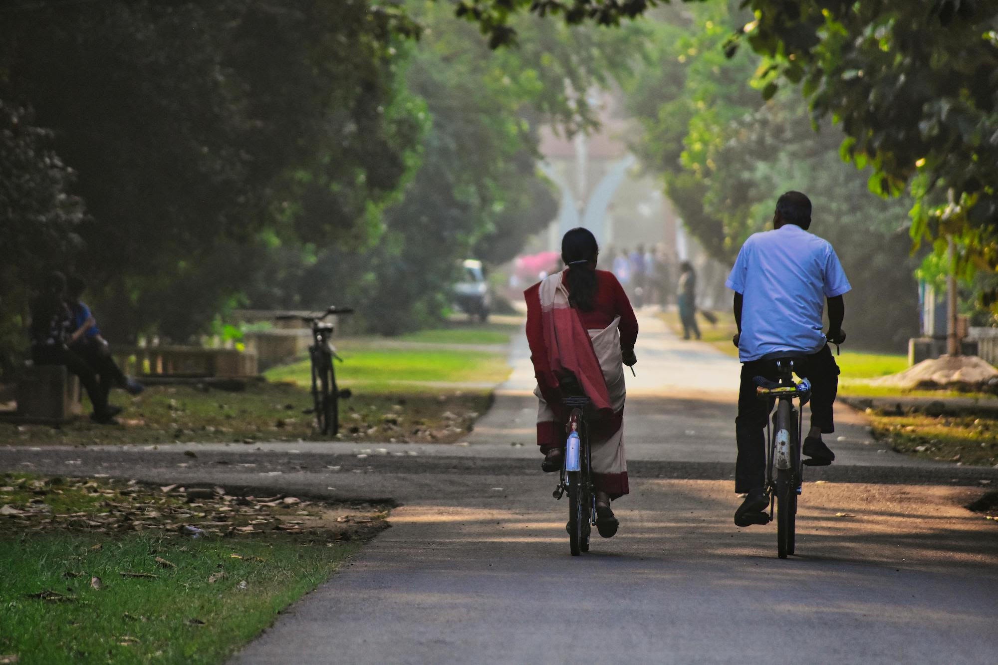 Cycling for Clean Air? Indias Riders Still Battle Dust, Danger and Neglect
